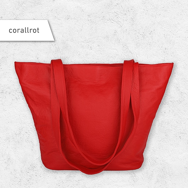 Eine Handtasche aus Leder in der Farbe corallrot.