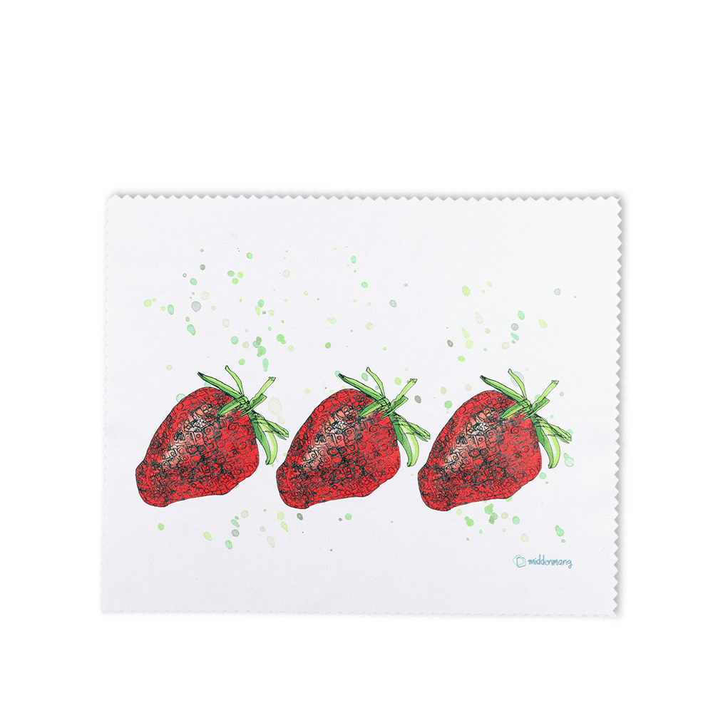 Ein Brillenputztuch bedruckt mit drei Erdbeeren.