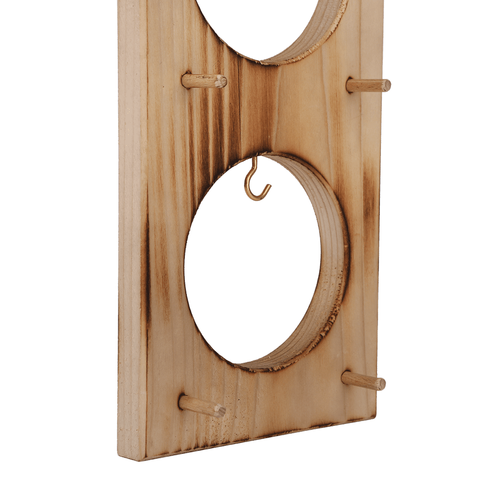 Korpus eines Vogelfutterhauses aus Holz, abgeflammt.