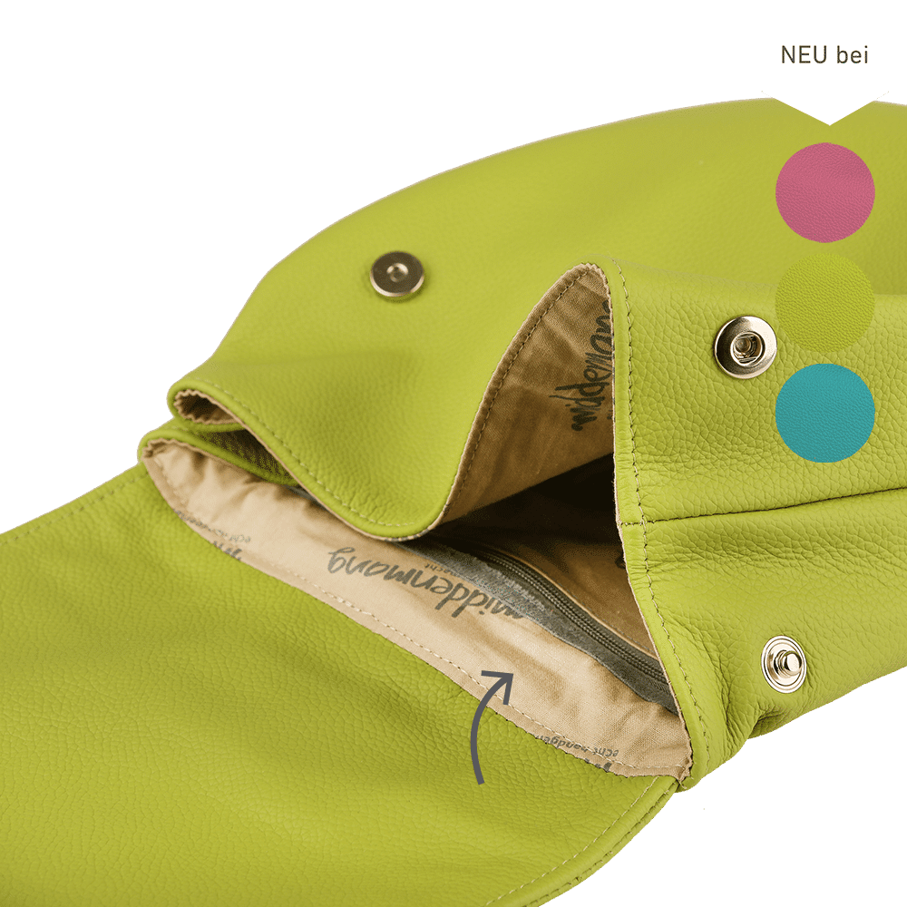 Die Innenseite eines Rucksacks aus Leder in der Farbe apfelgrün.