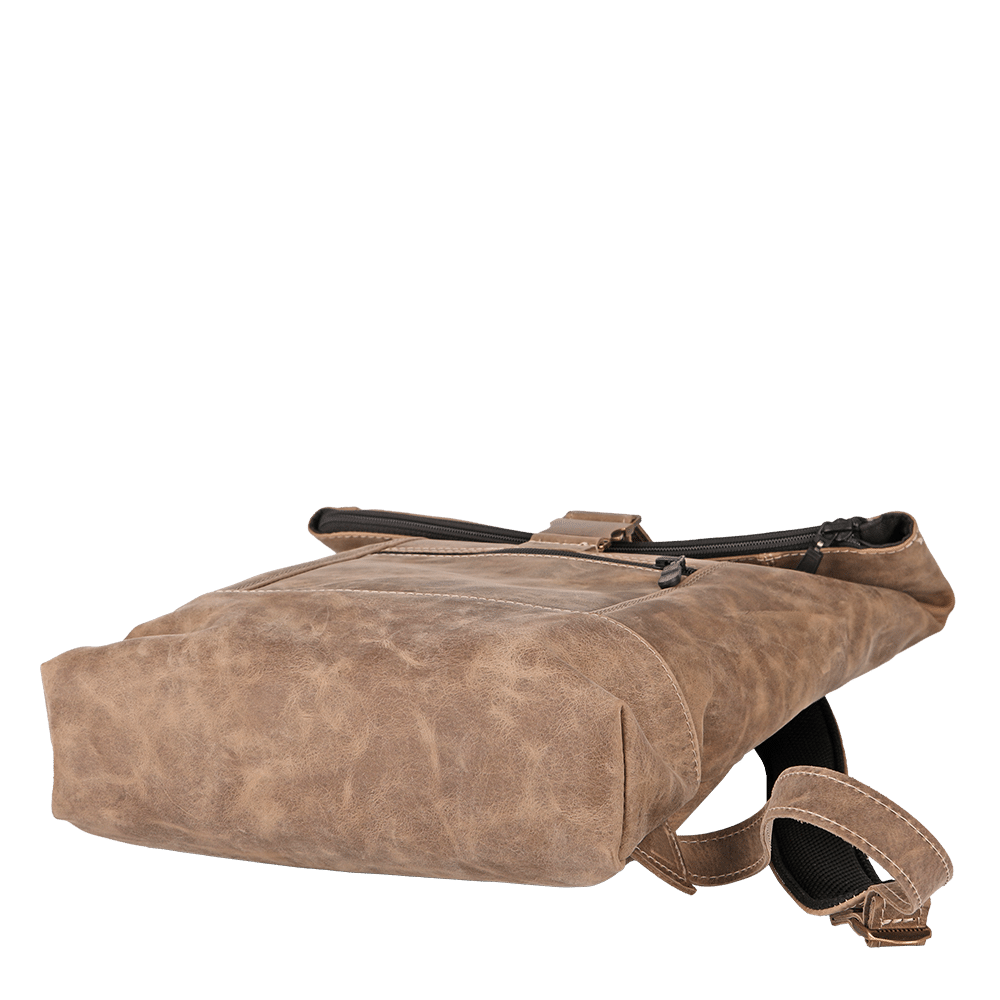Leder-Rucksack liegend von der Unterseite.