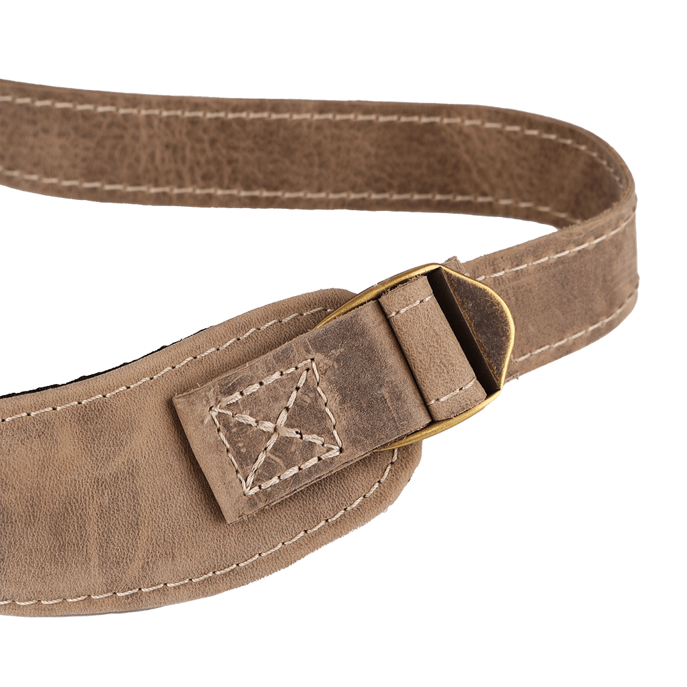 Verstellbarer Riemen des Leder-Rucksacks.