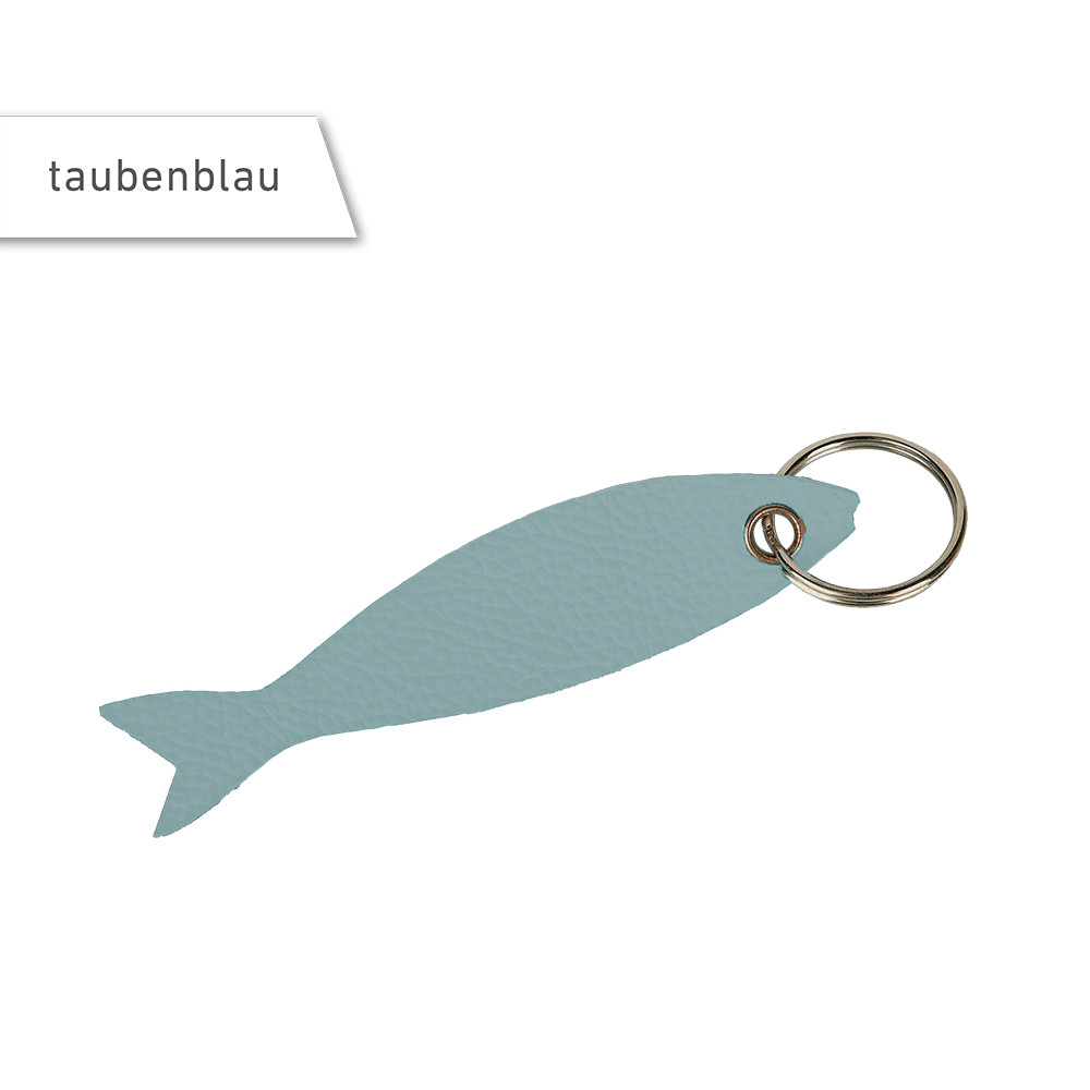 Schlüsselanhänger aus Leder in Fischform in der Farbe taubenblau.