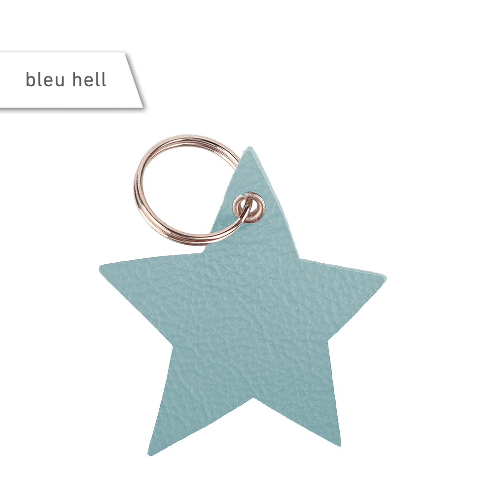 Schlüsselanhänger in Sternenform aus Leder in der Farbe bleu hell, einem hellen türkis.