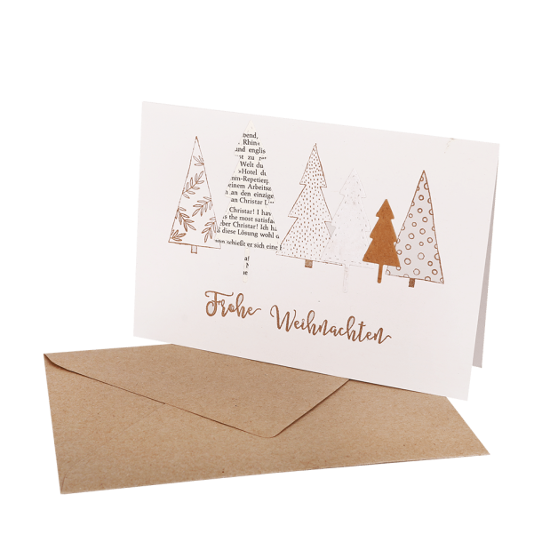handgefertigte Klappkarte mit Tannenbäumen und dem Spruch Frohe Weihnachten, mit braunem Umschlag