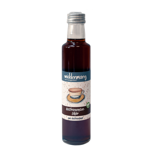 Flasche mit dunklem Inhalt und Etikett der Sorte Ostfriesentee-Likör.